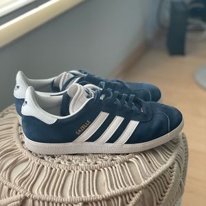 Navy gazelle adidas sneaker